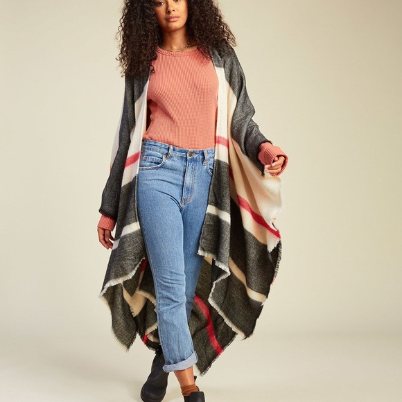 Billabong Sweaters - LAST CHANCE 🎉 Billabong Boho Kimono Wrap